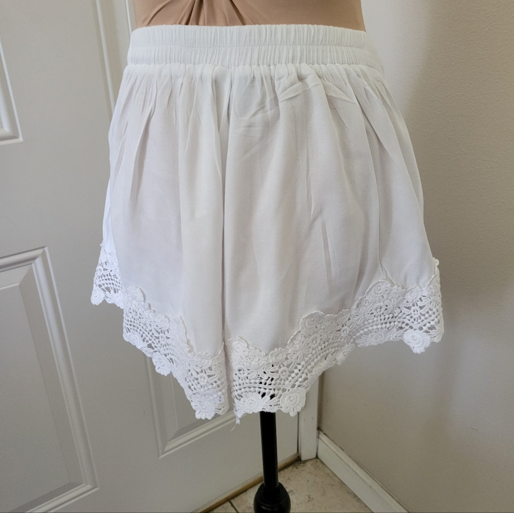 Shorts - Picture 3 of 5